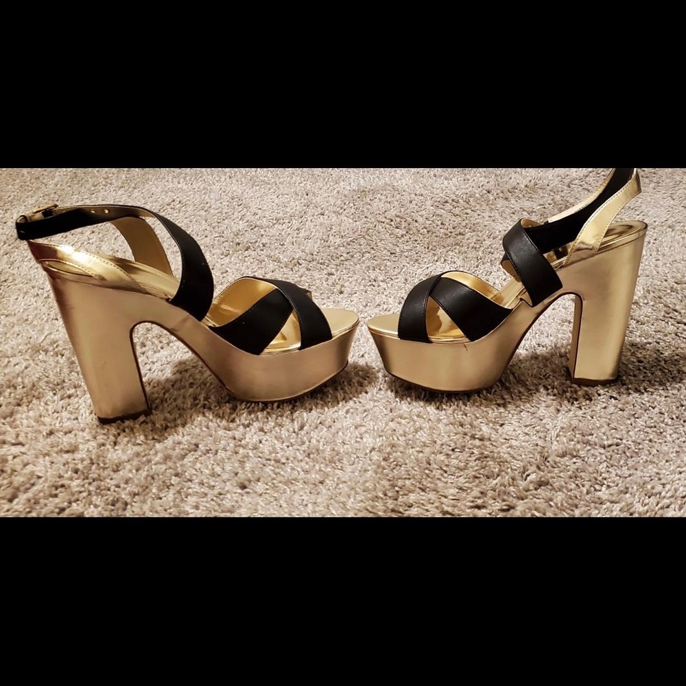 Monochromatic Platforms